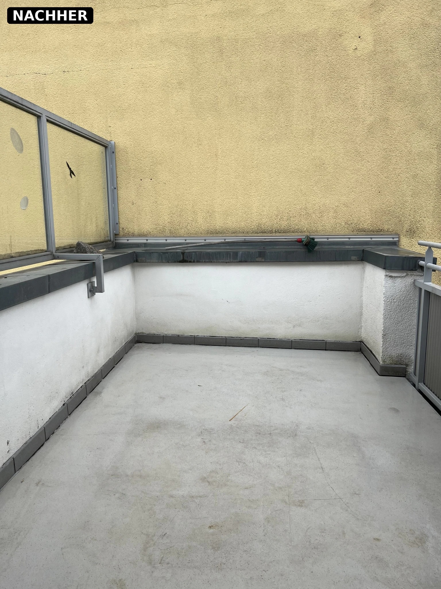 Frisch gereinigter Balkon nach Oberflächenaufbereitung
